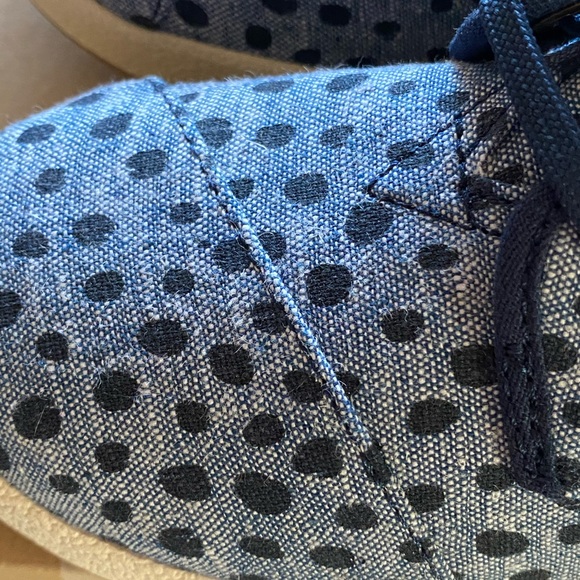 NWT TOMS Blue Chambray Size 3 Big Boy - Picture 3 of 6